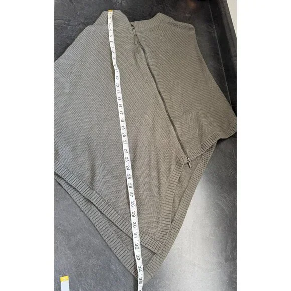 Lululemon On The Go Poncho Grey Sage Women One Size Multifunctional Layering - Picture 9 of 9